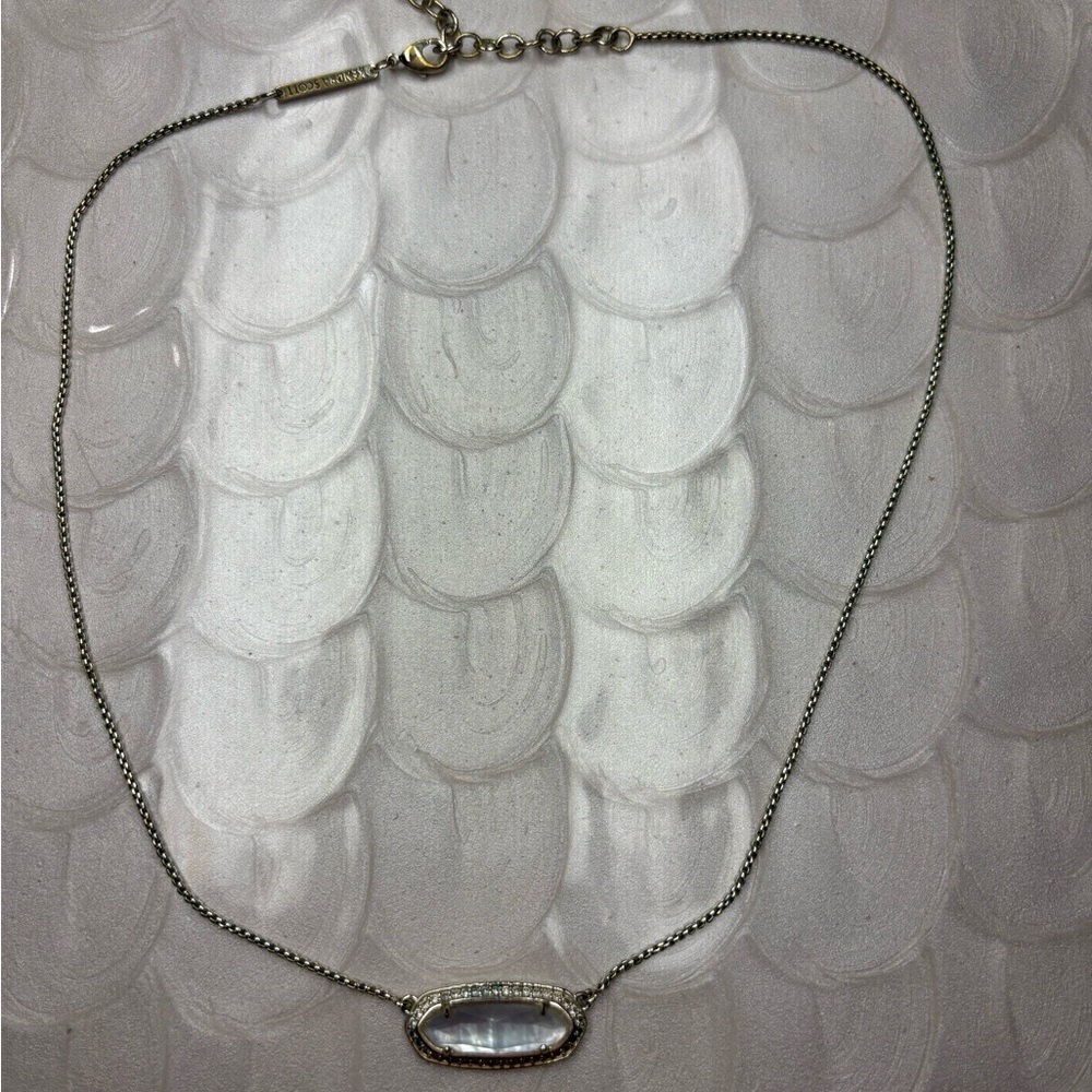 Kendra Scott Elegant Gold Necklace with Iridescent Pendant